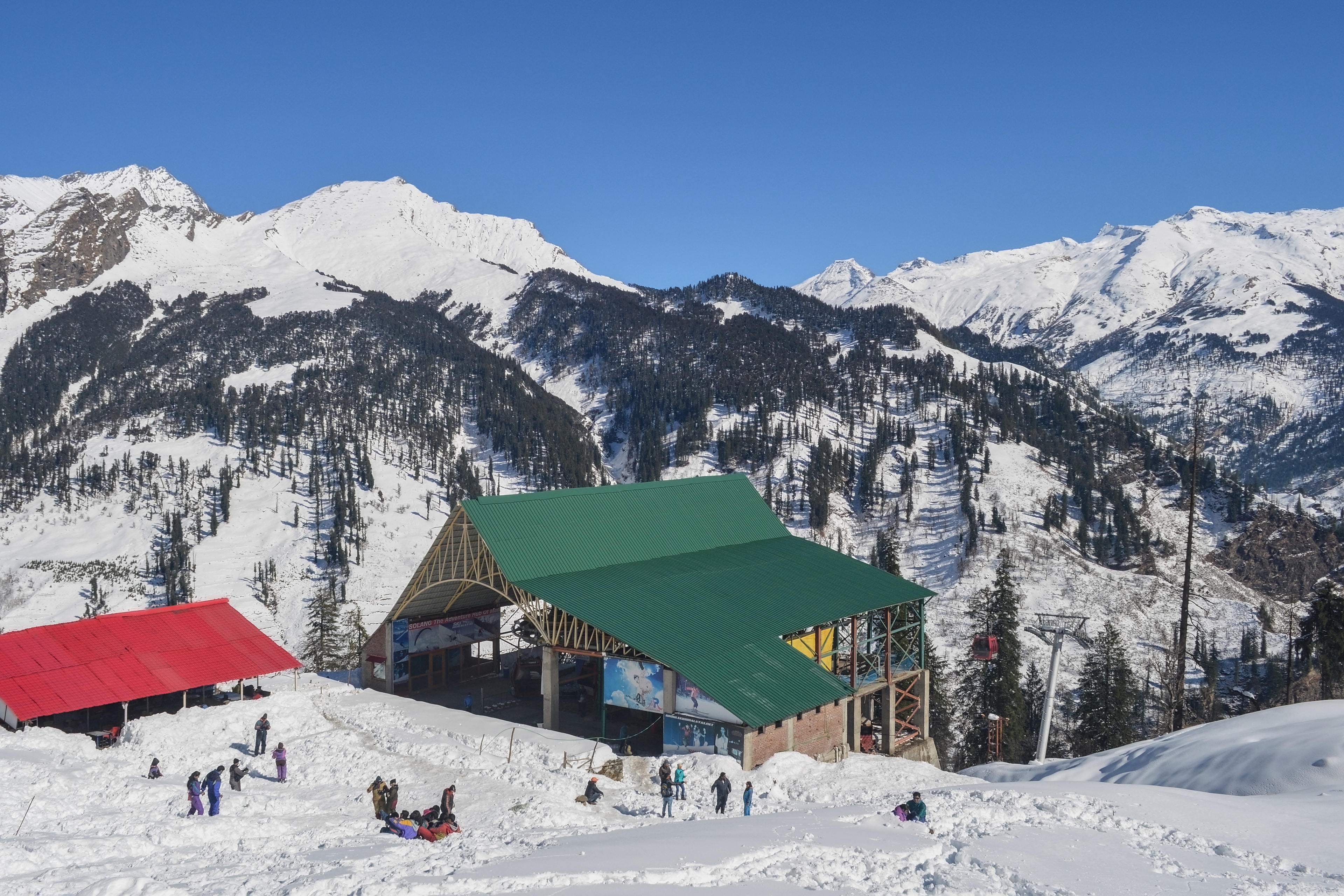 Snow Peaks, Pine Valleys & Hill-Station Charm