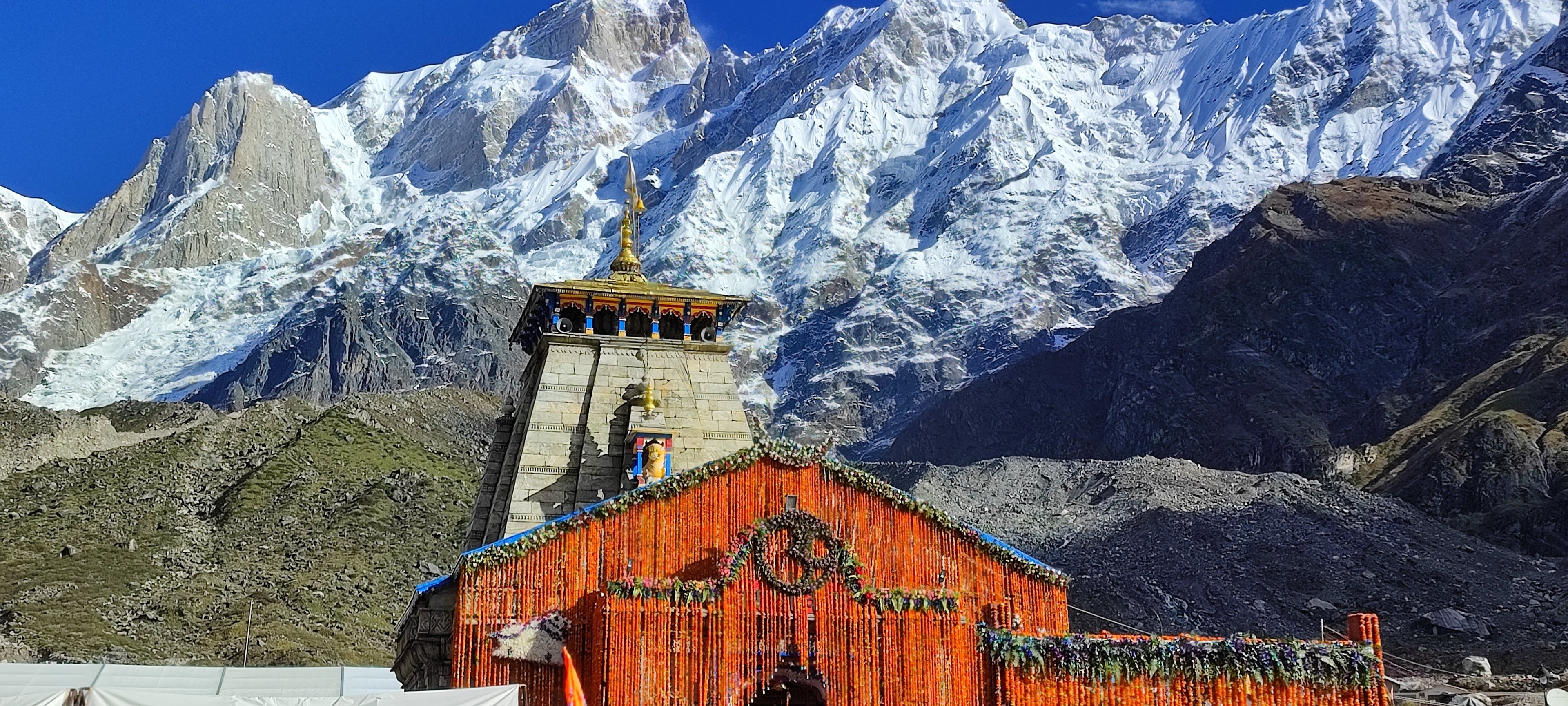 Kedarnath Temple and peaks