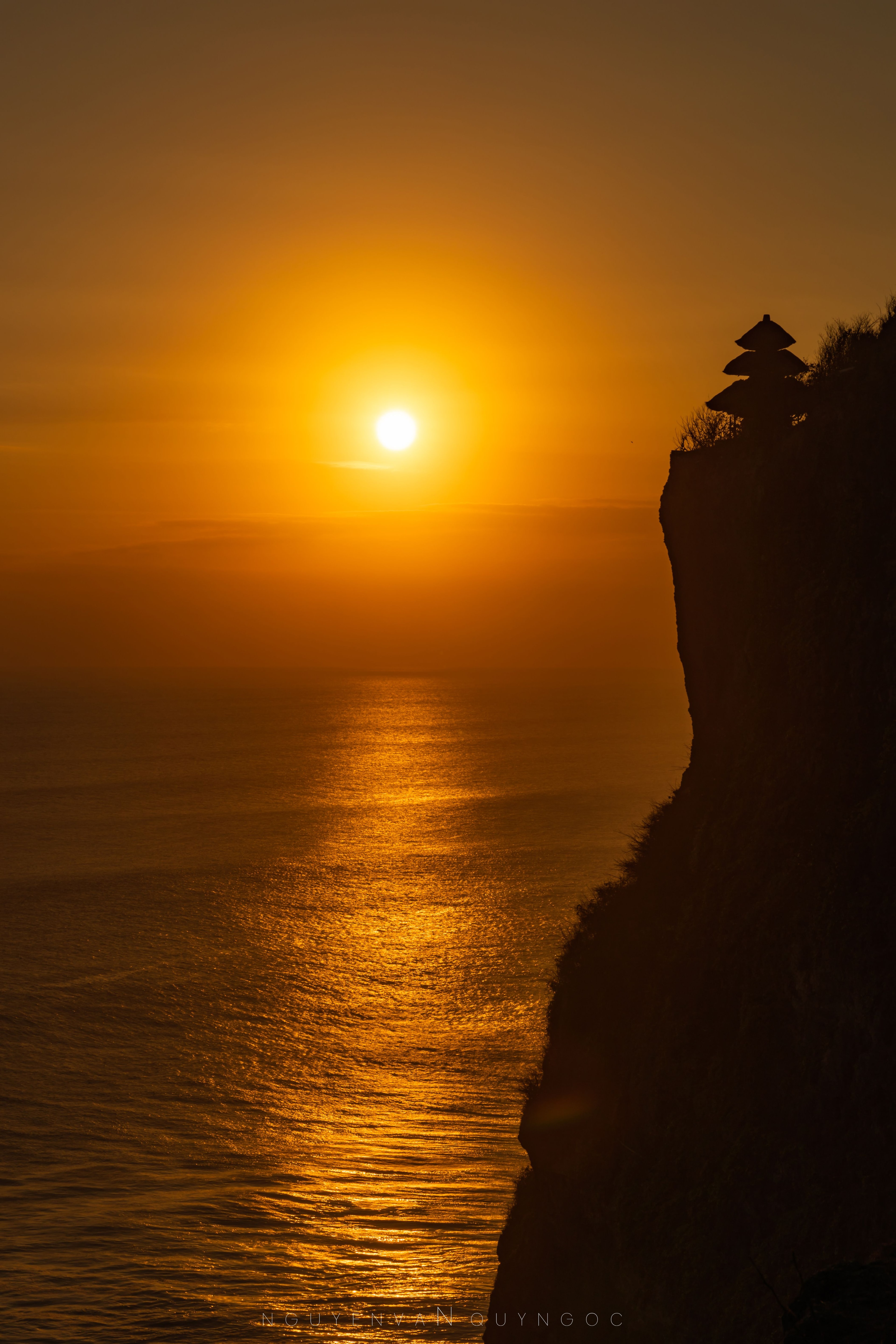 Uluwatu Temple perched on a steep cliff overlooking the Indian Ocean